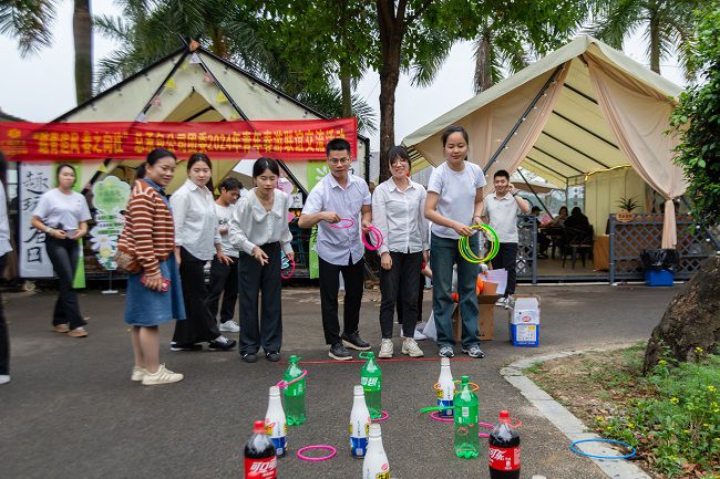 套圈現(xiàn)場。郭奎君 攝.jpg